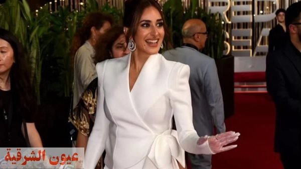 أمينة خليل تتألق بإطلالة كلاسيكية في مهرجان البحر الأحمر السينمائي